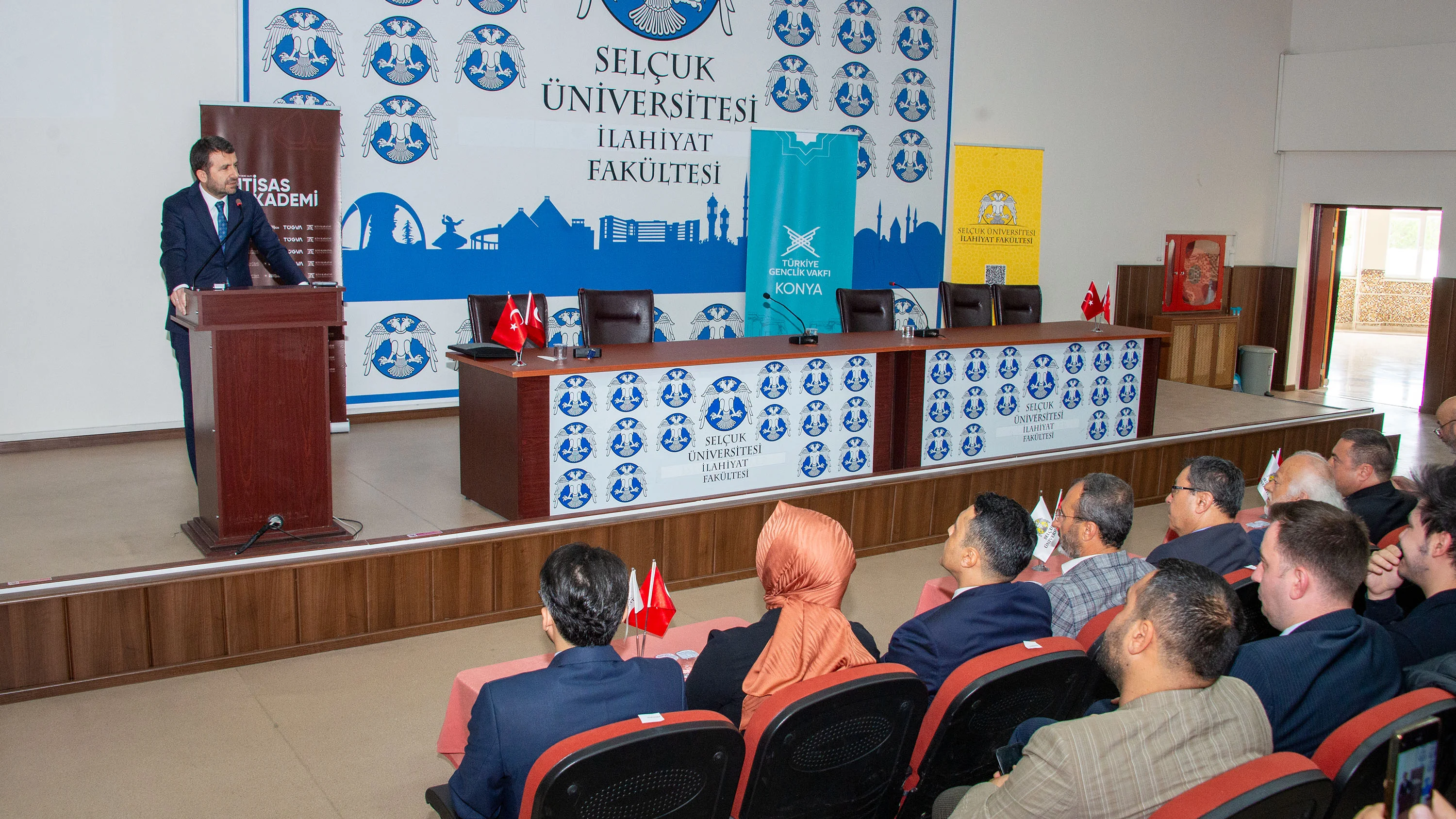 Selçuk Üniversitesinde dijital çağ ve medeniyet perspektifi konuşuldu